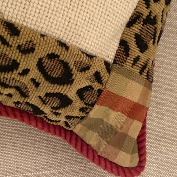 🌟Beautiful Embroidered Pillow - Picture 5 of 16